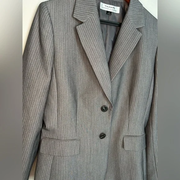 Tahari Arthur S. Levine Gray Pinstripe Blazer Size 10 Structured Shoulder Pads - Picture 5 of 11